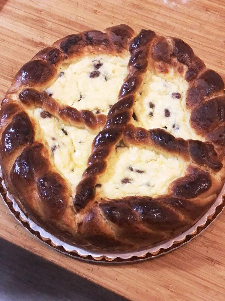 Pască cu brânză dulce și stafide