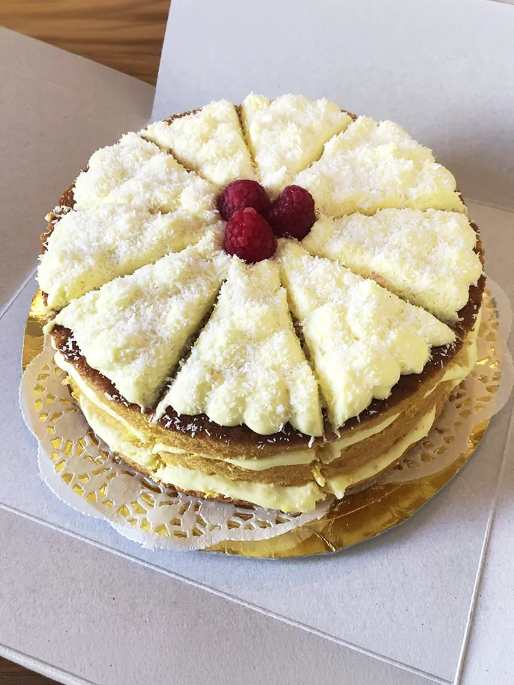 Tort cu lămâie și zmeură