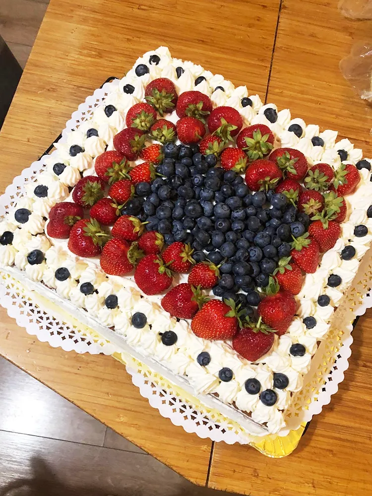 Tort de post cu fructe de pădure